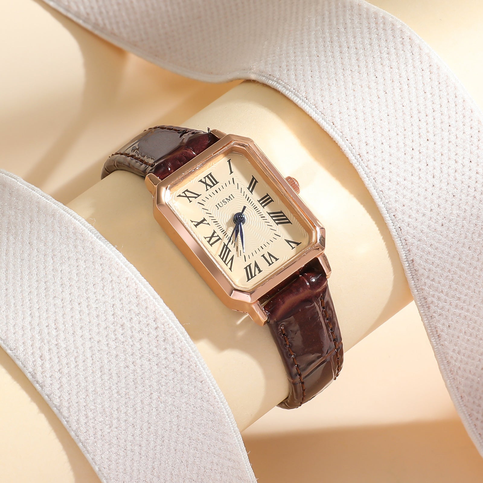 Hanetes Select Retro Classic – Zeitlose Damen-Armbanduhr mit elegantem Lederarmband