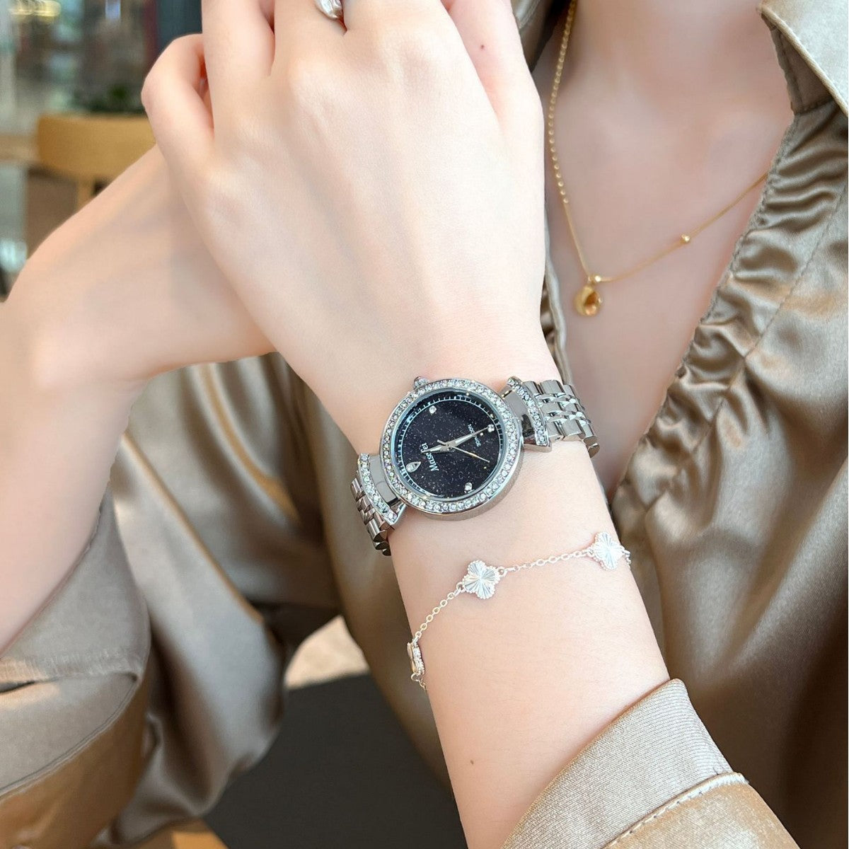 Hanetes Select Diamond Charm – Damen-Armbanduhr mit funkelnden Kristallen & Edelstahlband