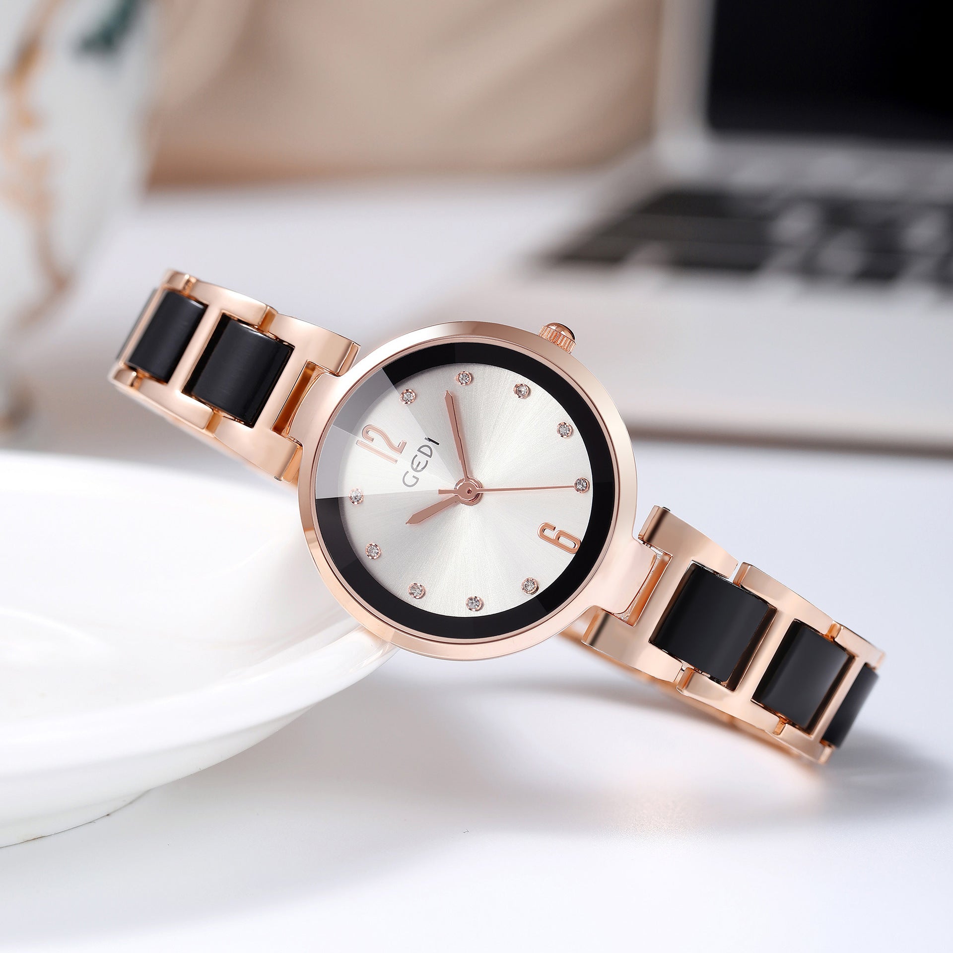 Hanetes Select GraceLine – Damen-Armbanduhr in Roségold mit edlem Metallarmband & klassischem Design