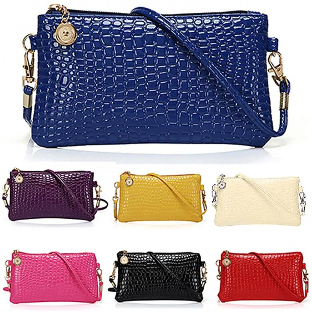 Hanetes Select „Crimson Elegance Clutch“ – Modische Damen Umhängetasche aus Kunstleder mit Reißverschluss – Stilvoll, kompakt & elegant